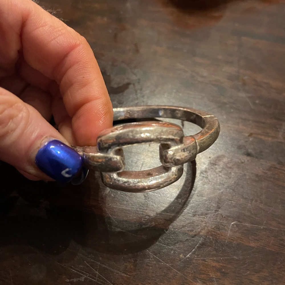 Silver knot style hinged bracelet